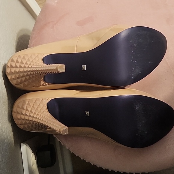 Rachel Roy Nude Pumps - Picture 5 of 7